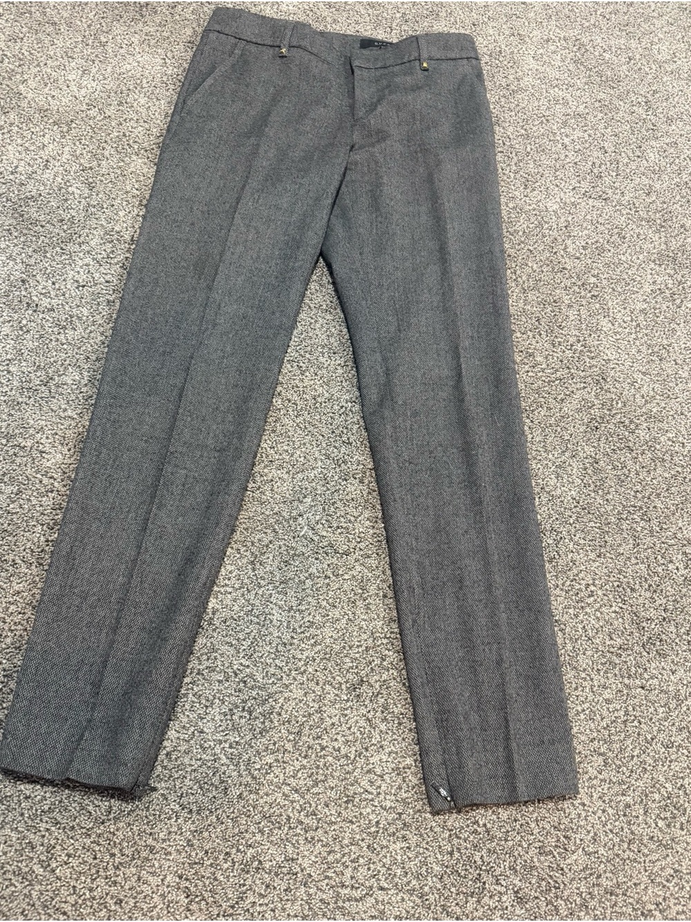 Gucci Straight Leg Mid Rise womens’ Pants. 98% Lana wool. Size 40. US size 4